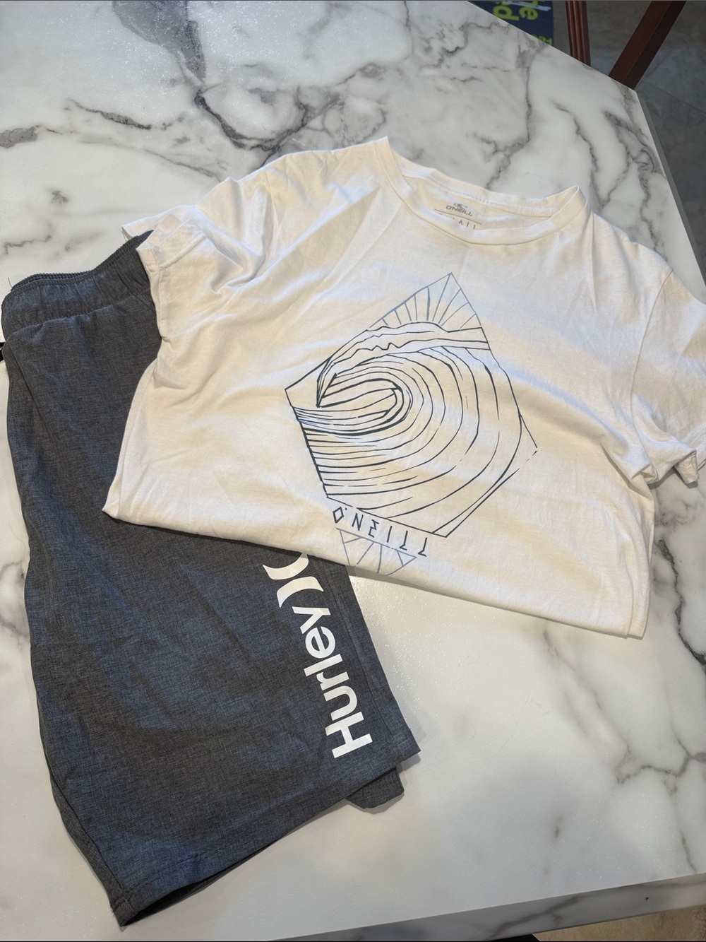 O'Neill Graphic White Tee & Hurley Charcoal Shorts Set